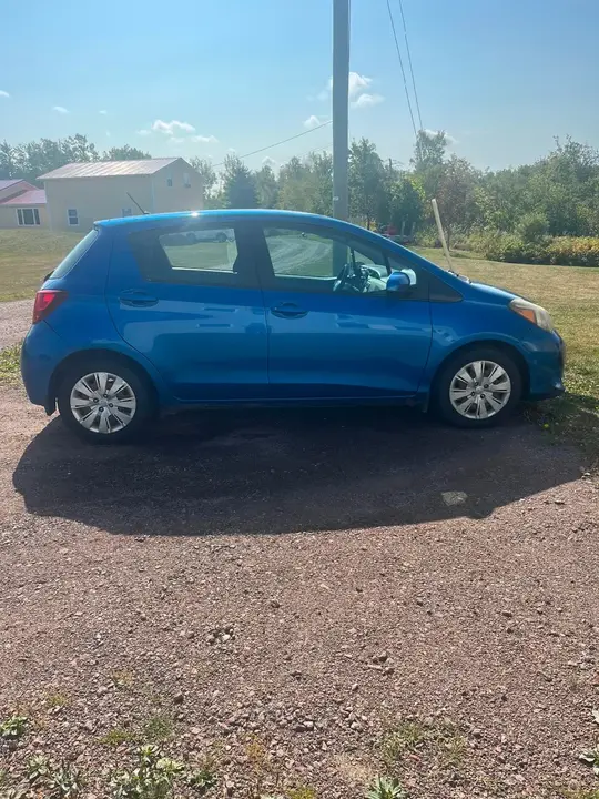 Toyota Yaris 2015 photo 3