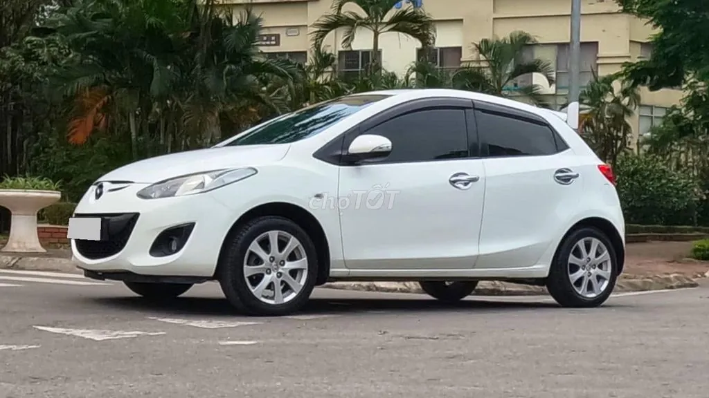 Mazda 2 2012 photo 2