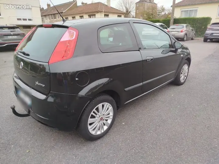 Fiat Grande Punto 2009 photo 2