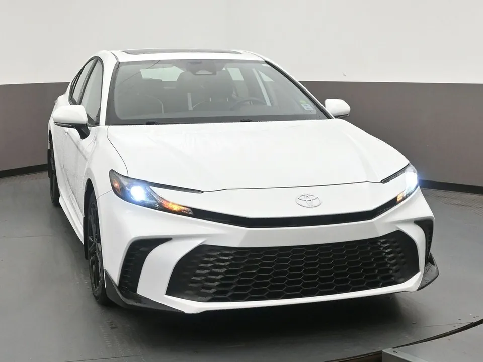 Toyota Camry 2025 photo 2