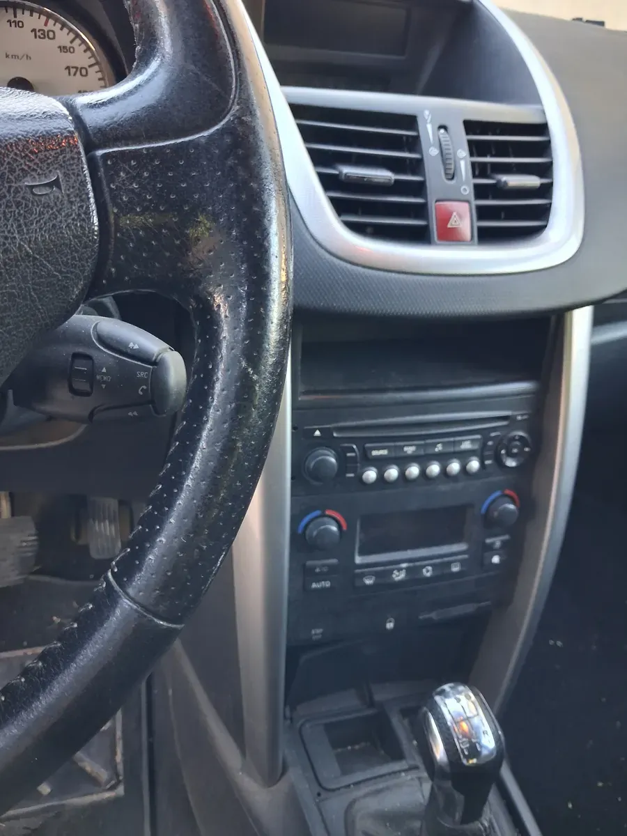 Peugeot 207 2007 photo 2