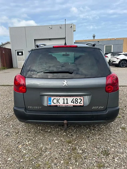 Peugeot 207 2011 photo 5