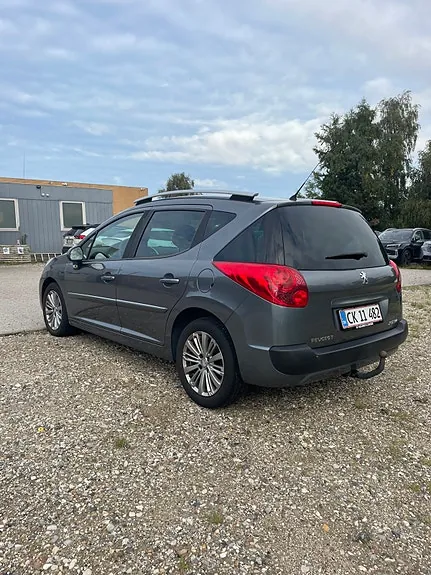 Peugeot 207 2011 photo 3