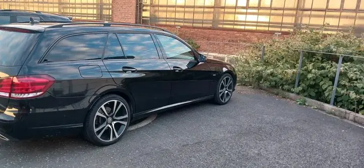 Mercedes-Benz E 220D