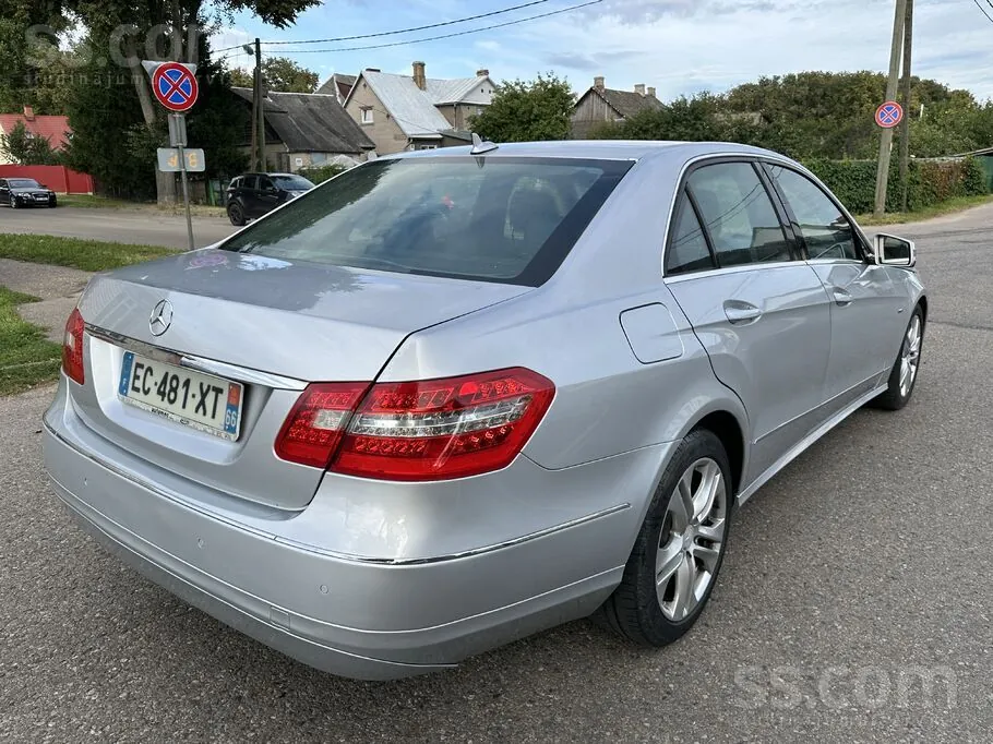 Mercedes-Benz E220 2010 photo 4