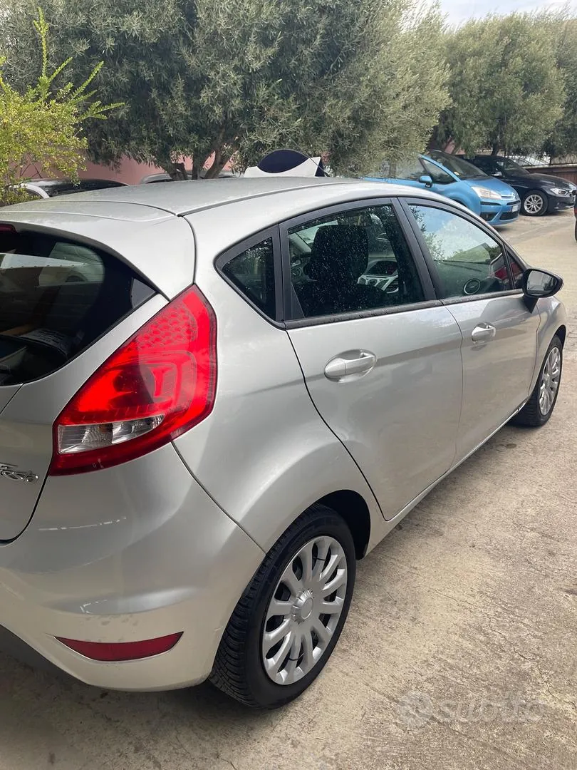 Ford Fiesta 2012 photo 4