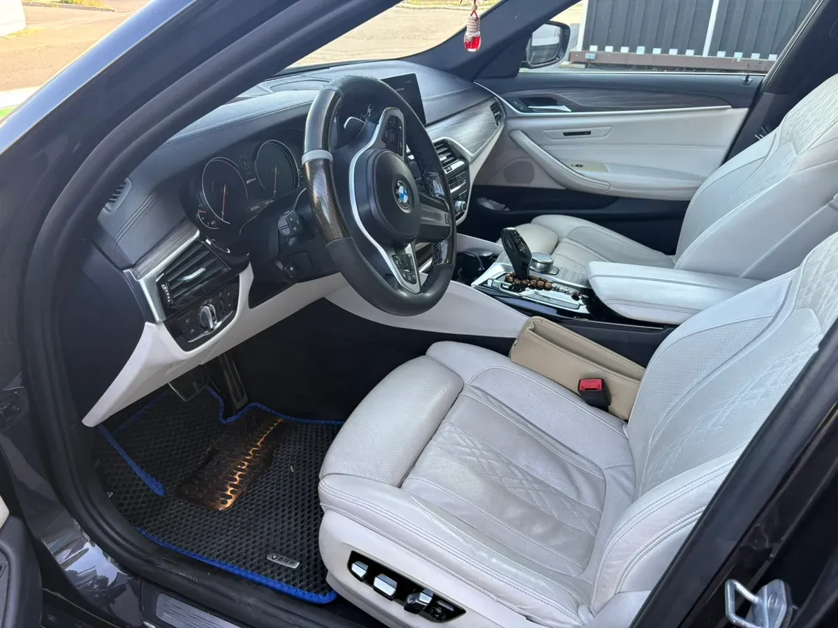 BMW 5 Series 2019 photo 2