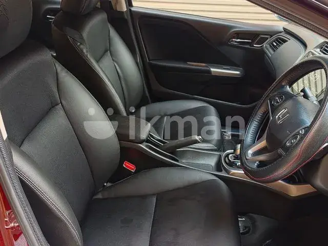 Honda Grace 2015 photo 2