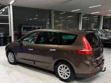 Renault Scenic 2011 photo 2