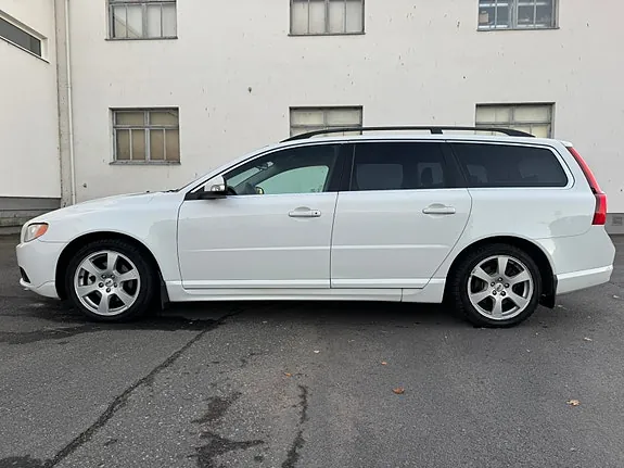 Volvo V70 2011 photo 2