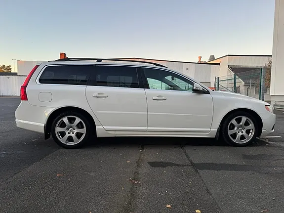 Volvo V70 2011 photo 3