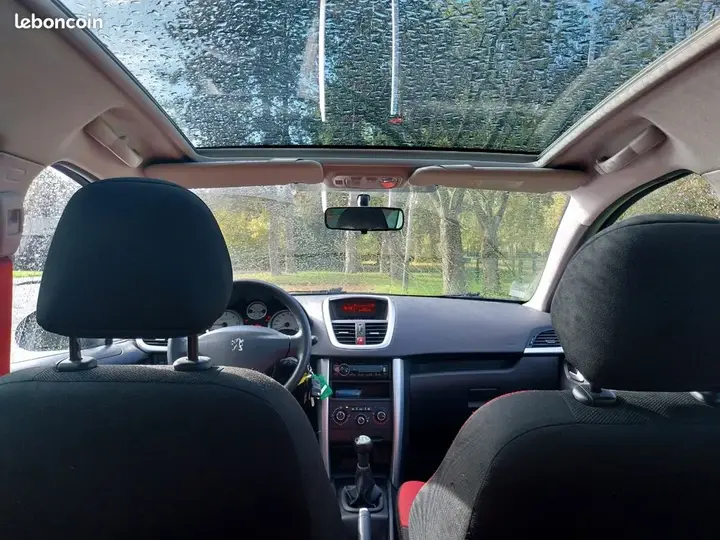 Peugeot 207 2010 photo 5
