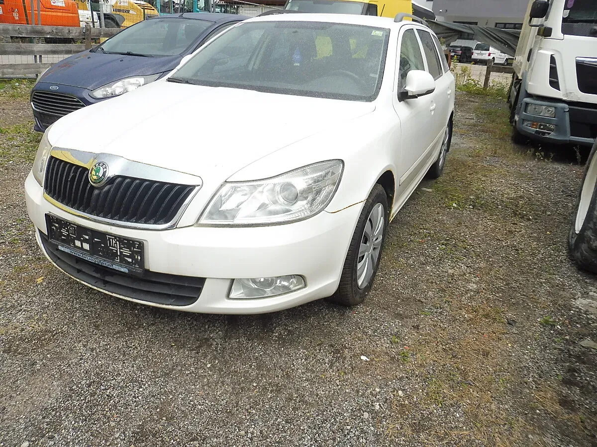 Skoda Octavia 2011 photo 2