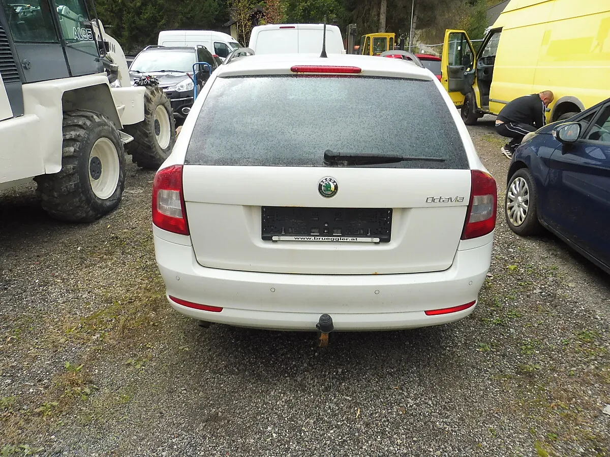 Skoda Octavia 2011 photo 3