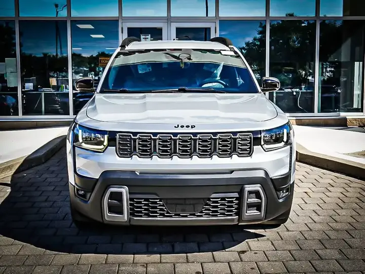 Jeep Cherokee 2026 photo 4