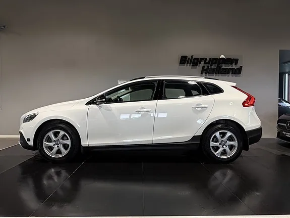 Volvo V40 Cross Country 2014 photo 2
