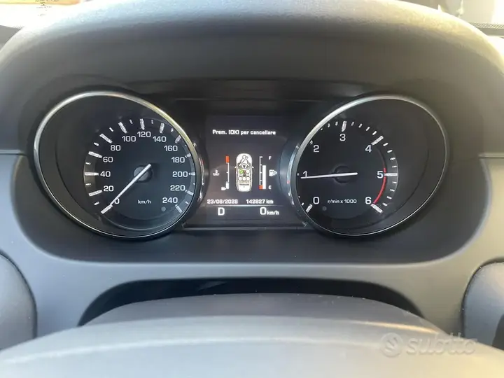 Land Rover Discovery Sport 2015 photo 2