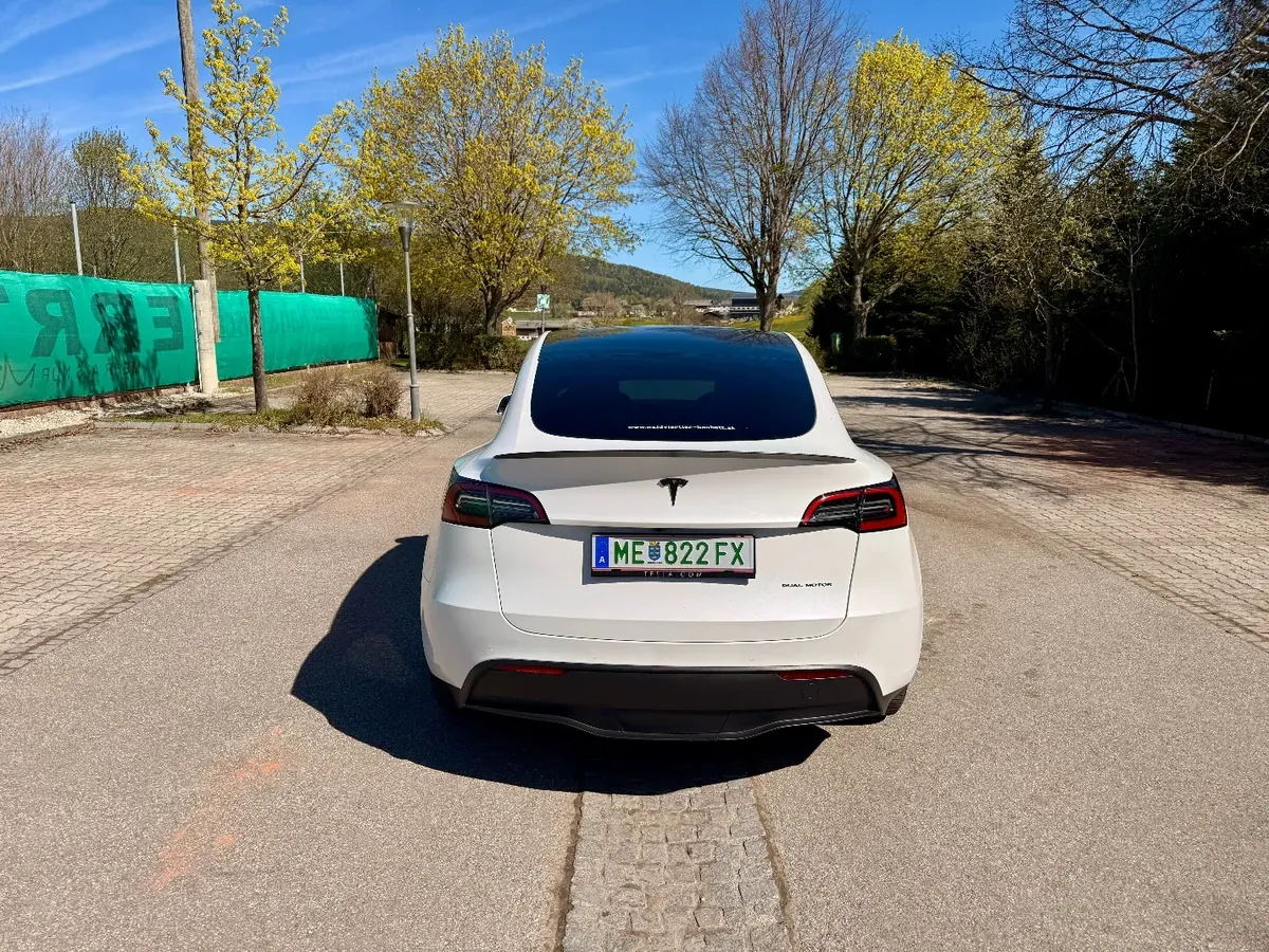 Tesla Model Y 2022 photo 3