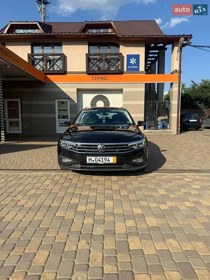 Volkswagen Passat 2022 photo 2