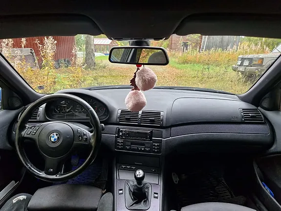 BMW 325Xi 2003 photo 2