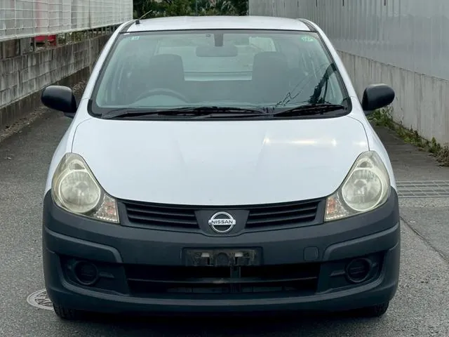 Nissan Ad 2011 photo 2