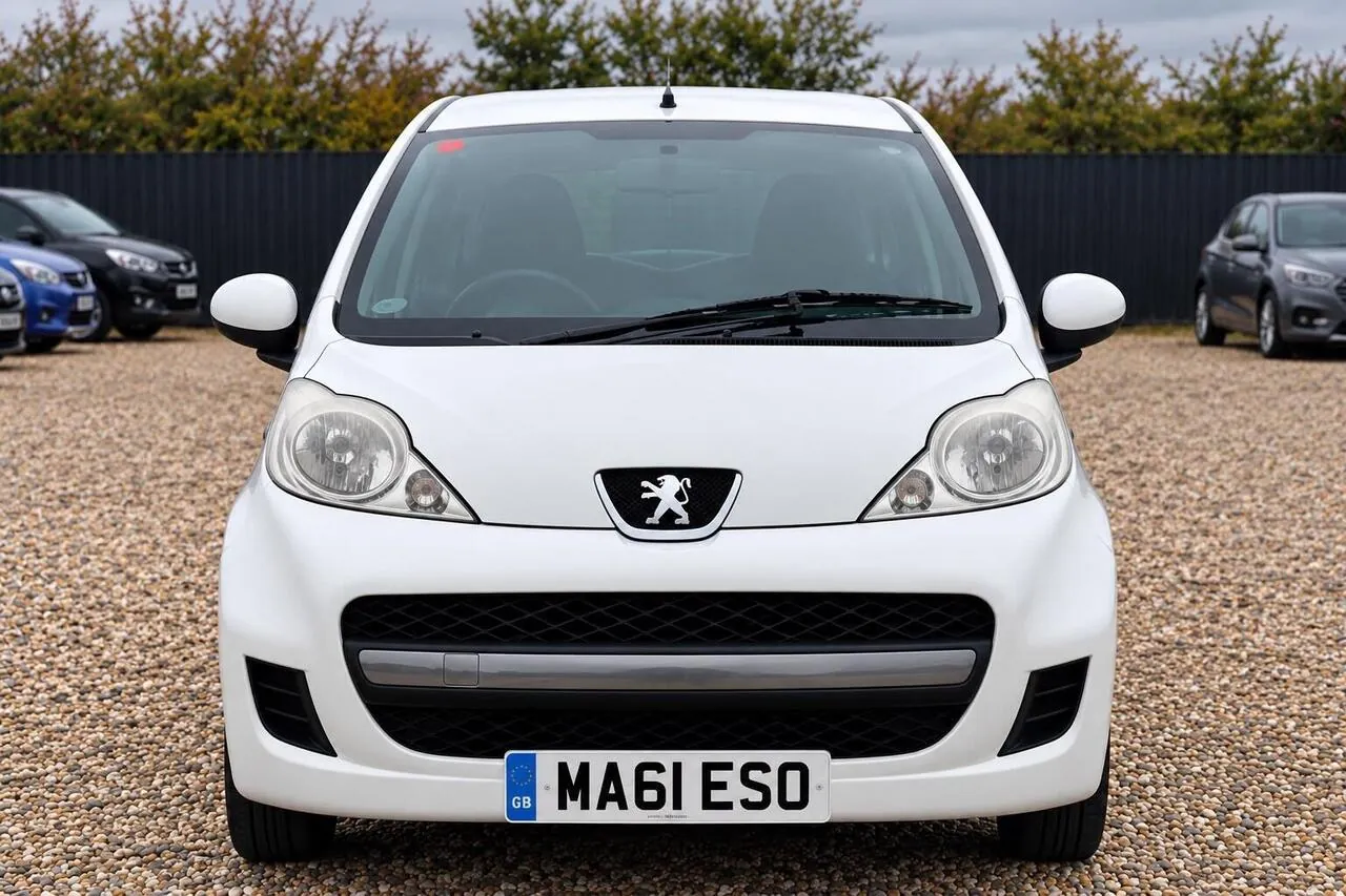 Peugeot 107 2011 photo 2