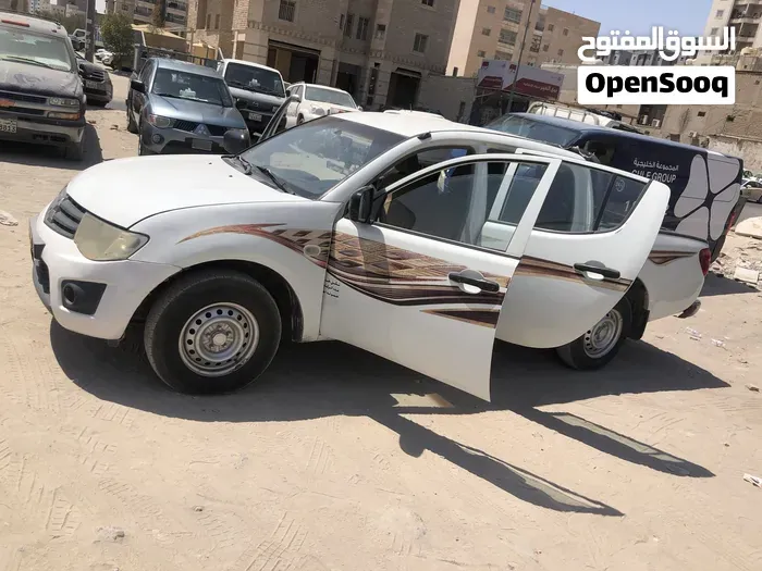 Mitsubishi L200 2012 photo 4