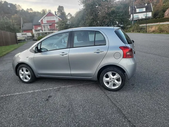 Toyota Yaris 2008 photo 2