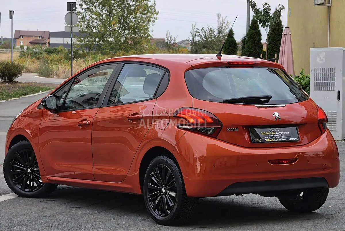Peugeot 208 2015 photo 5