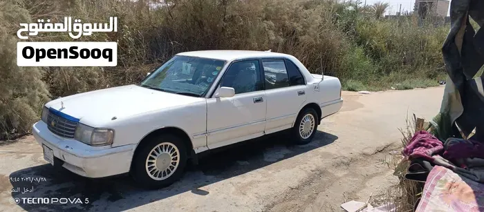 Toyota Crown 1993 photo 3