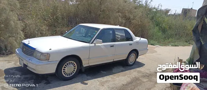 Toyota Crown 1993 photo 2