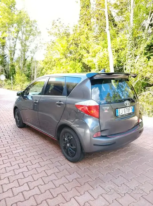 Toyota Verso 2011 photo 3