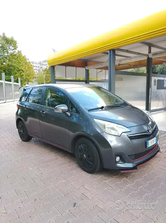 Toyota Verso 2011 photo 2