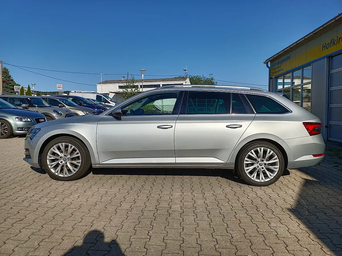 Skoda Superb 2022 photo 2