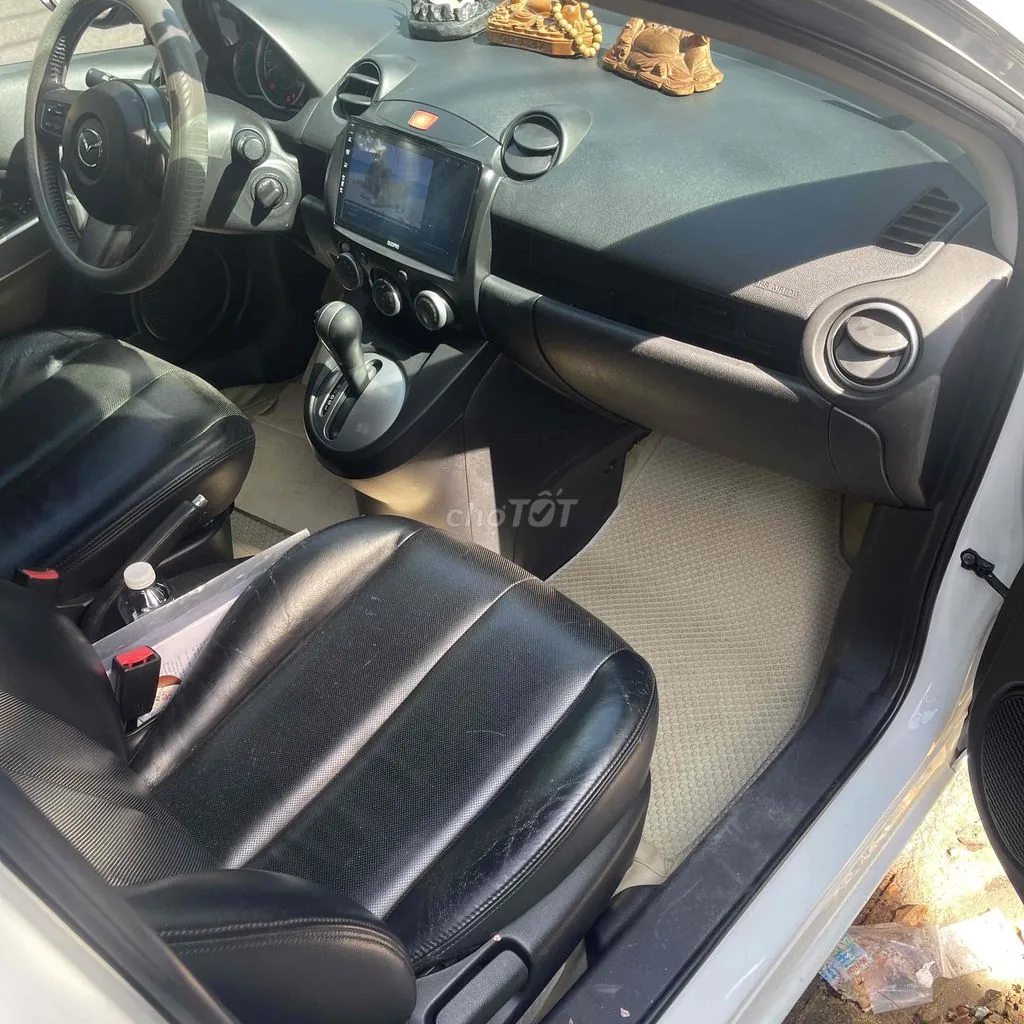 Mazda 2 2014 photo 4