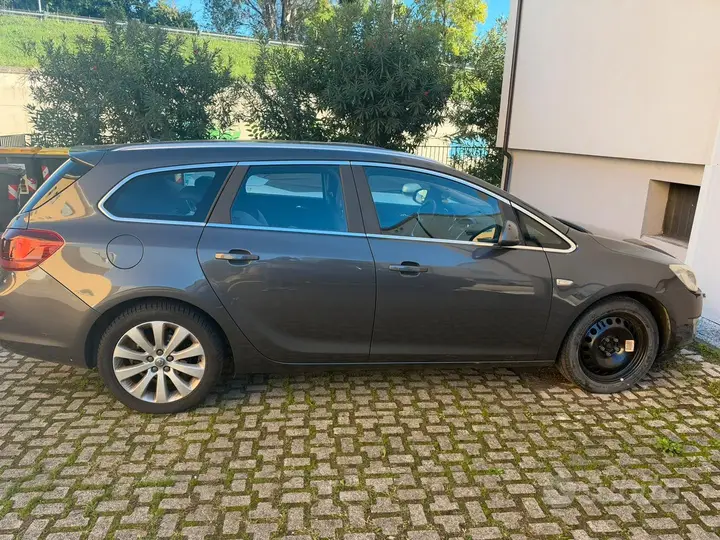 Opel Astra 2011 photo 4