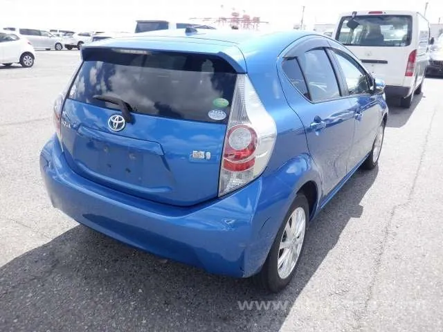 Toyota Aqua S 2014 photo 4