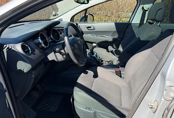 Peugeot 5008 2012 photo 4