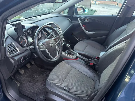 Opel Astra 2012 photo 5