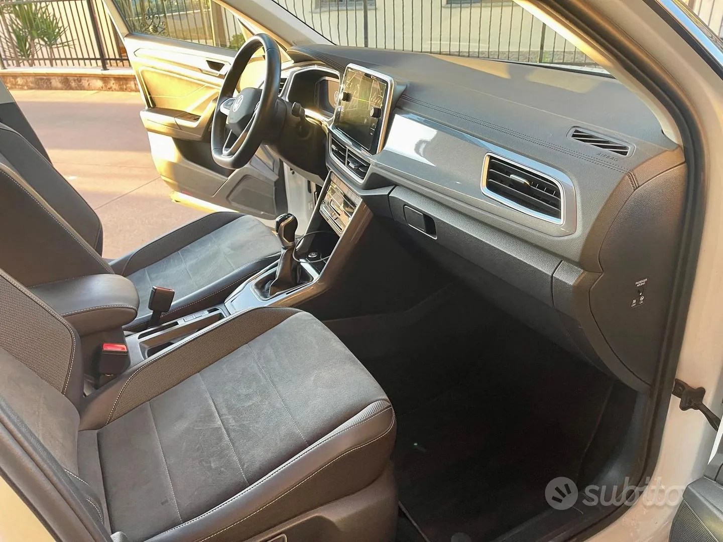 Volkswagen T-Roc 2023 photo 4