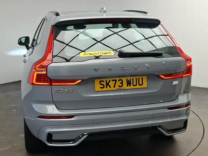 Volvo Xc60 2023 photo 2