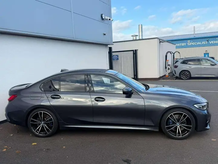 BMW 3 Series 2019 photo 5