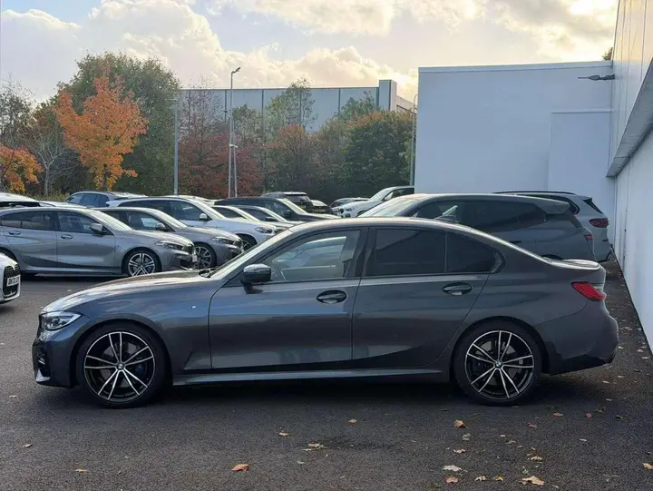 BMW 3 Series 2019 photo 4