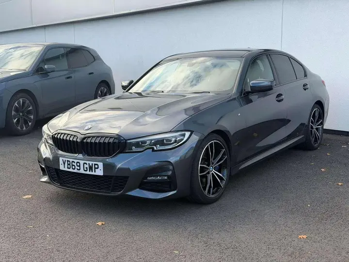 BMW 3 Series 2019 photo 3