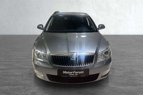Skoda Octavia 2012 photo 2