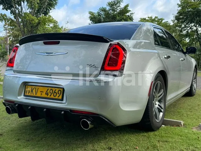 Chrysler 300 2013 photo 2
