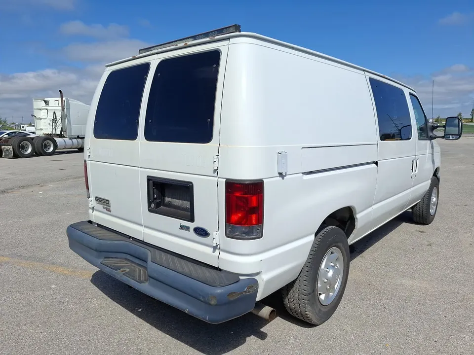 Ford E-Series 2012 photo 5