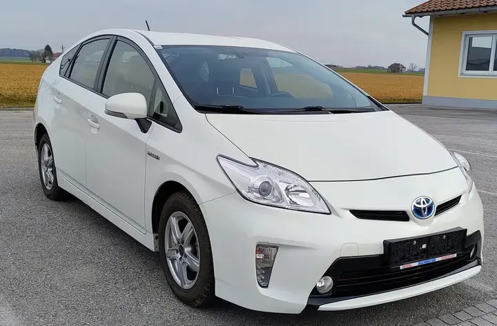 Toyota Prius 2015 photo 3