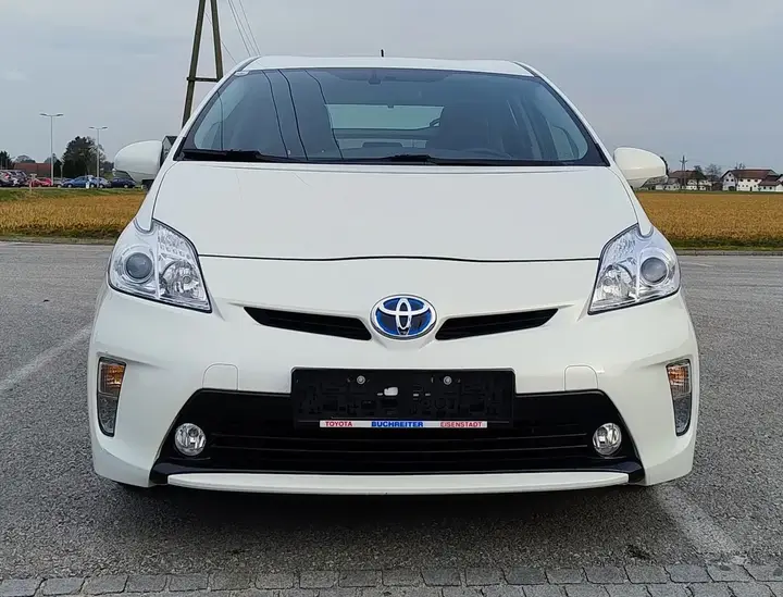 Toyota Prius 2015 photo 2