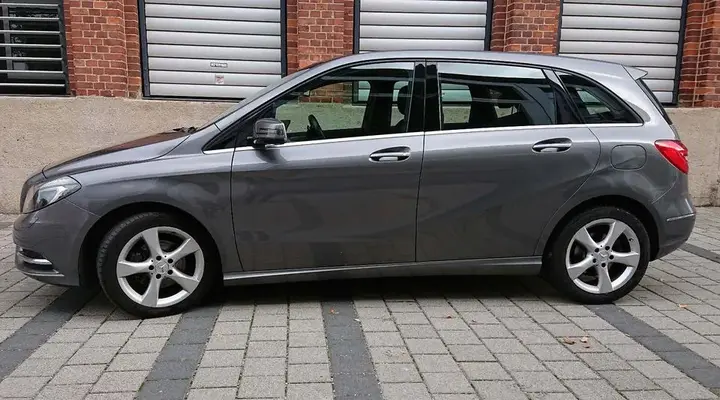 Mercedes-Benz B 180